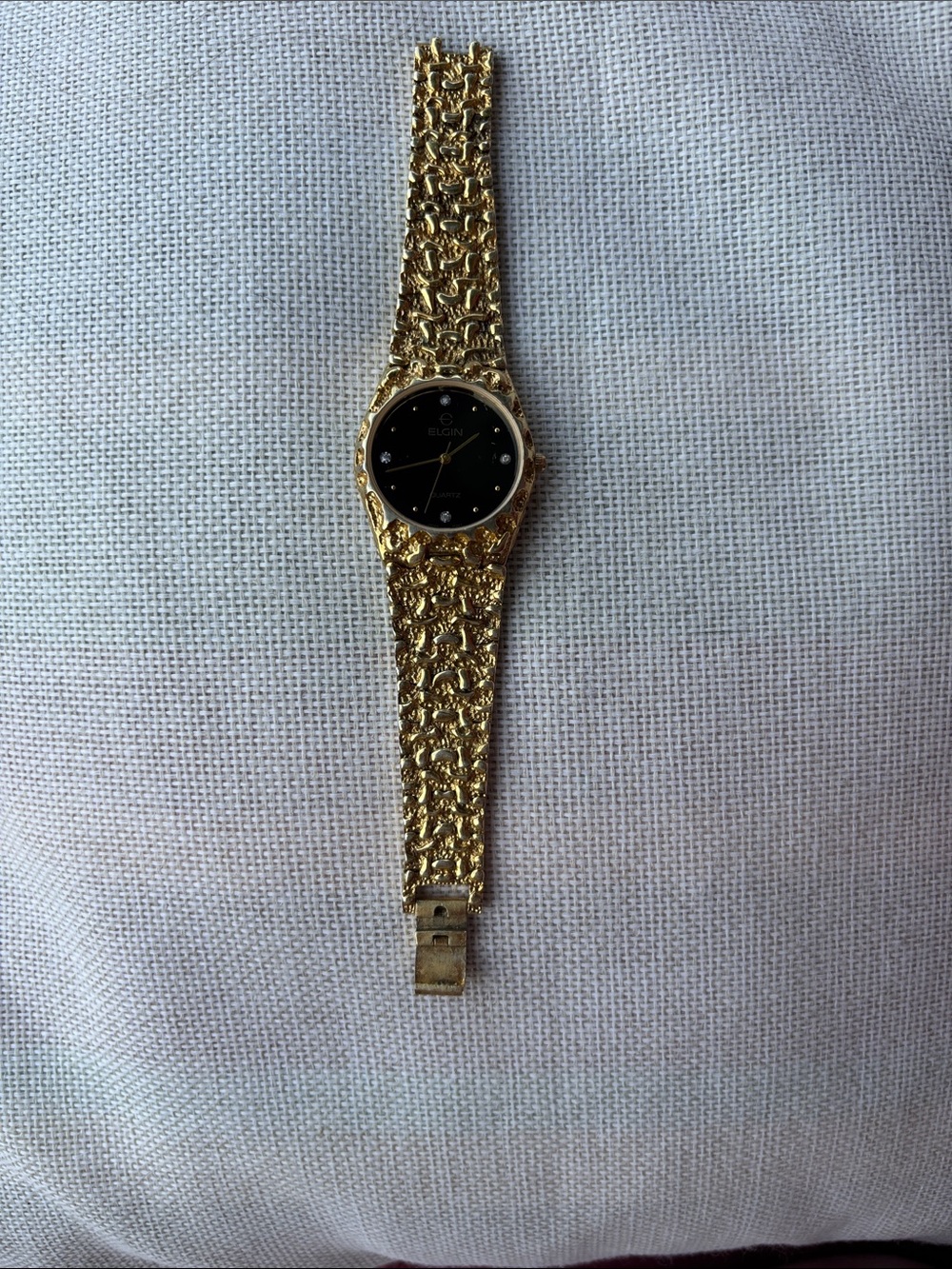 Elgin Gold Tone Women's Dress Watch with black dial. Not tested. Broken clasp.